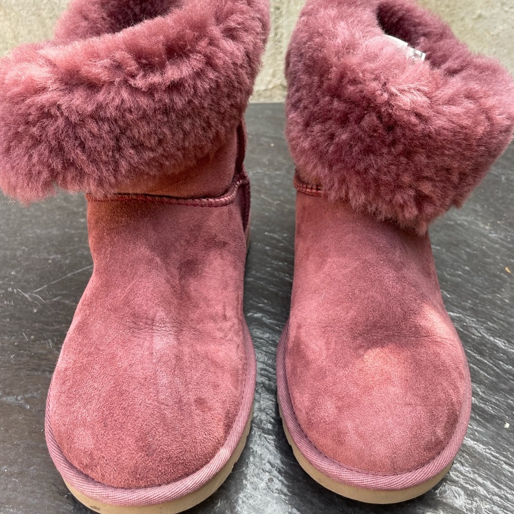 Ugg purple boots 
Barely worn